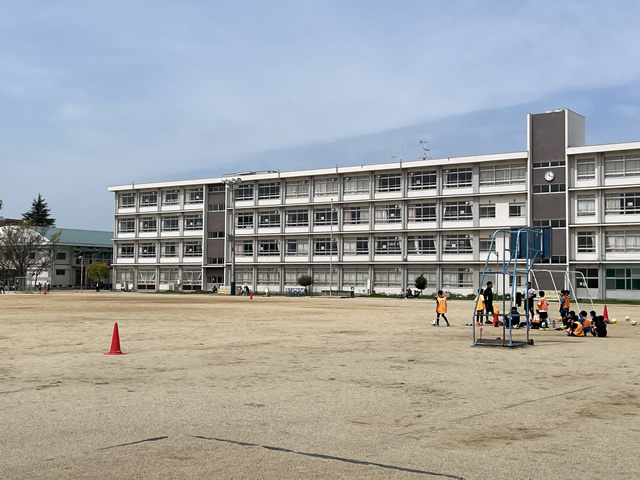 平岡北小学校