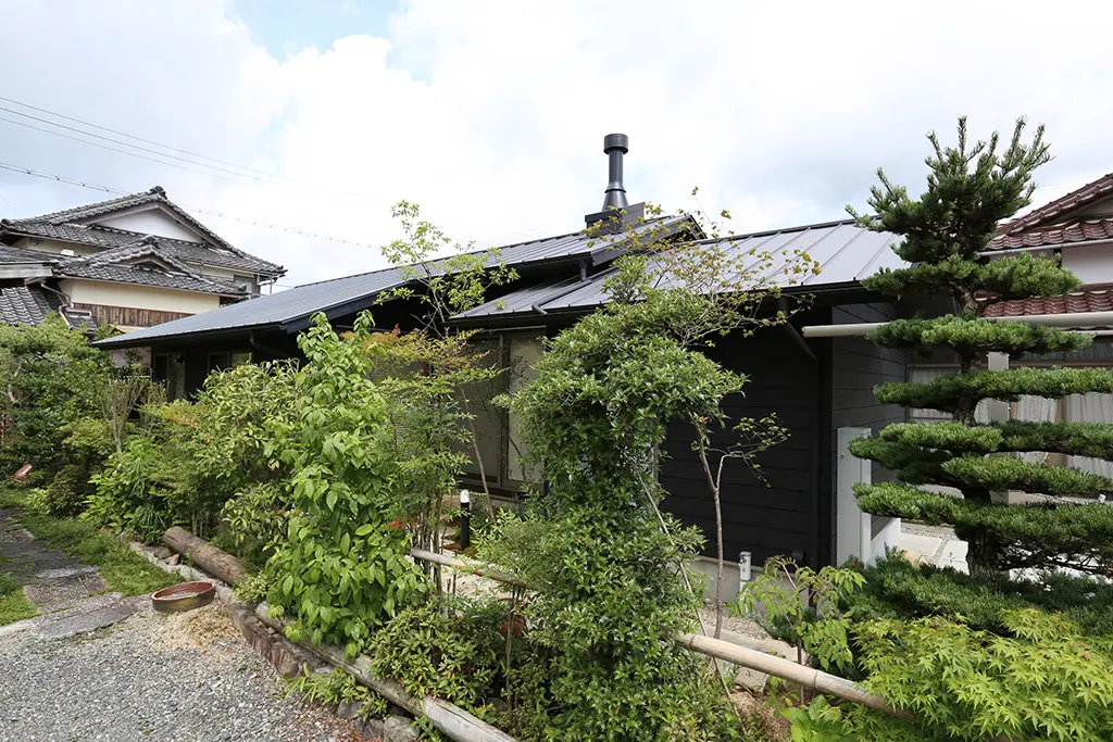 耐久性と耐熱性の高いサーモウッドを使ったウッドデッキ | 姫路市・加古川市周辺でおしゃれな注文住宅を建てるならヤマヒロ