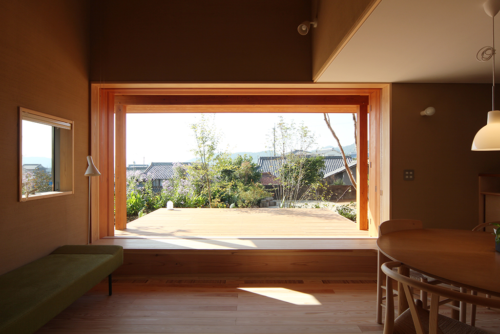 姫路市の木の家 風景を額縁のように切り取る大開口の窓