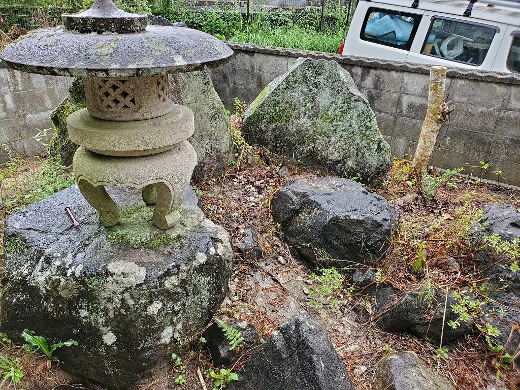 岩を割る仕事 | 姫路市・加古川市周辺でおしゃれな注文住宅を建てるならヤマヒロ