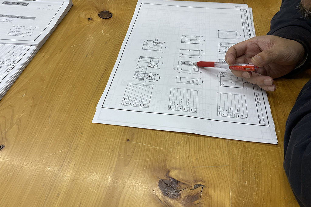 淡路市の木の家　社内図面打ち合わせ